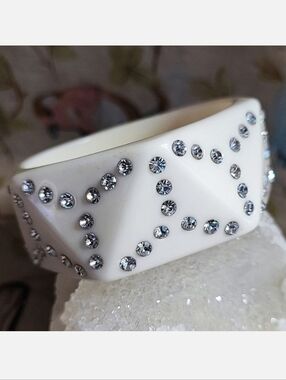 Creamy White Chunky Lucite Clear Rhinestone Hexagon Bangle Bracelet Unsigned EUC